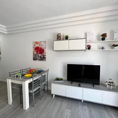 Oasis House - Orlando 85 * Costa Adeje (Tenerife)